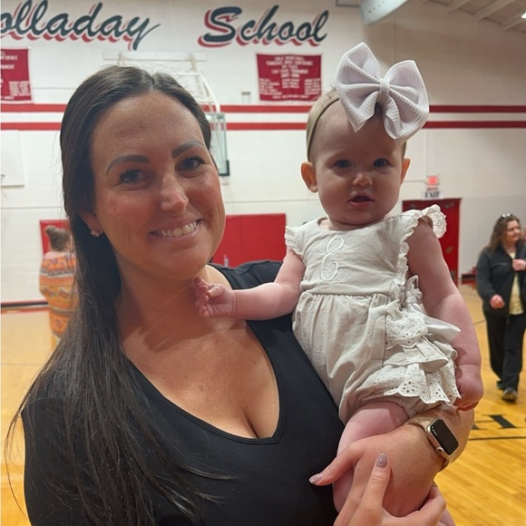 Meet your Posher, Madison - Picture 6 of 10